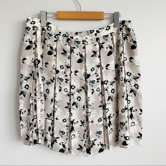 Banana Republic Floral Spring Pleated Skirt Sz 12 - Picture 2 of 6